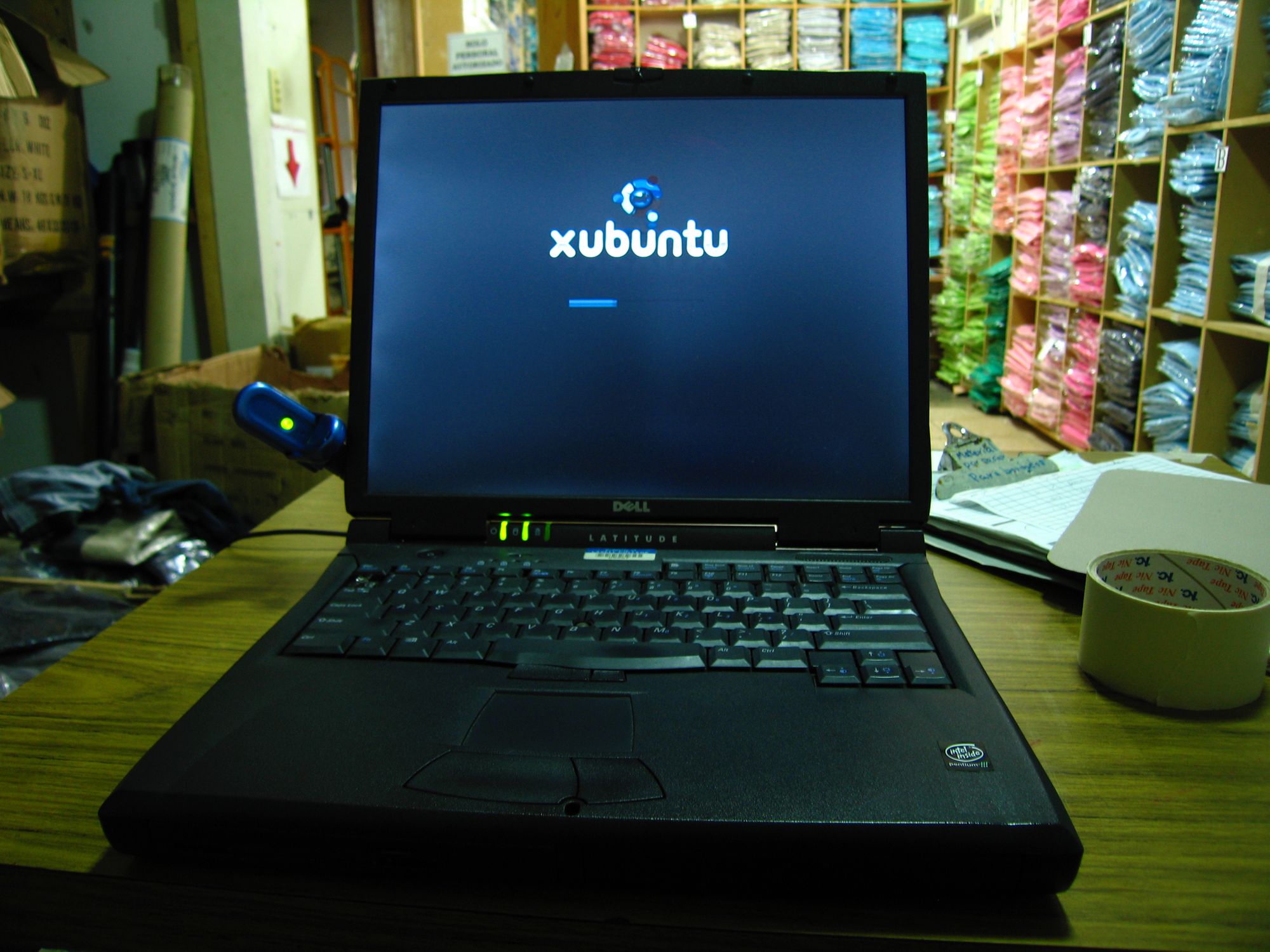 A computer sitting on a desk booting into Xubuntu