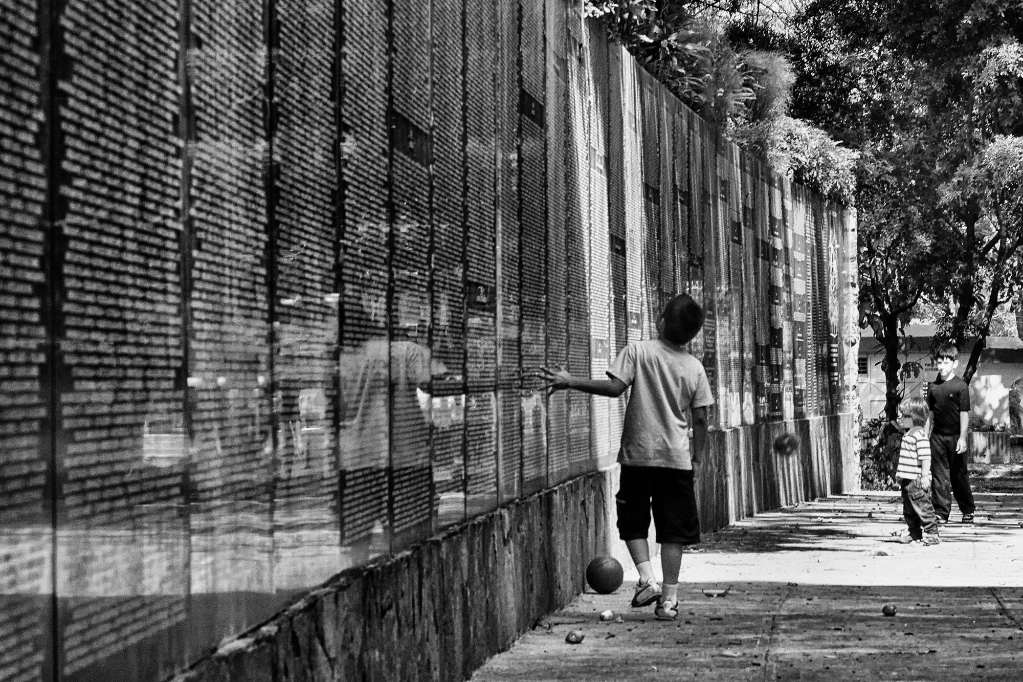 Identifying Nelson/Buscando a Roberto